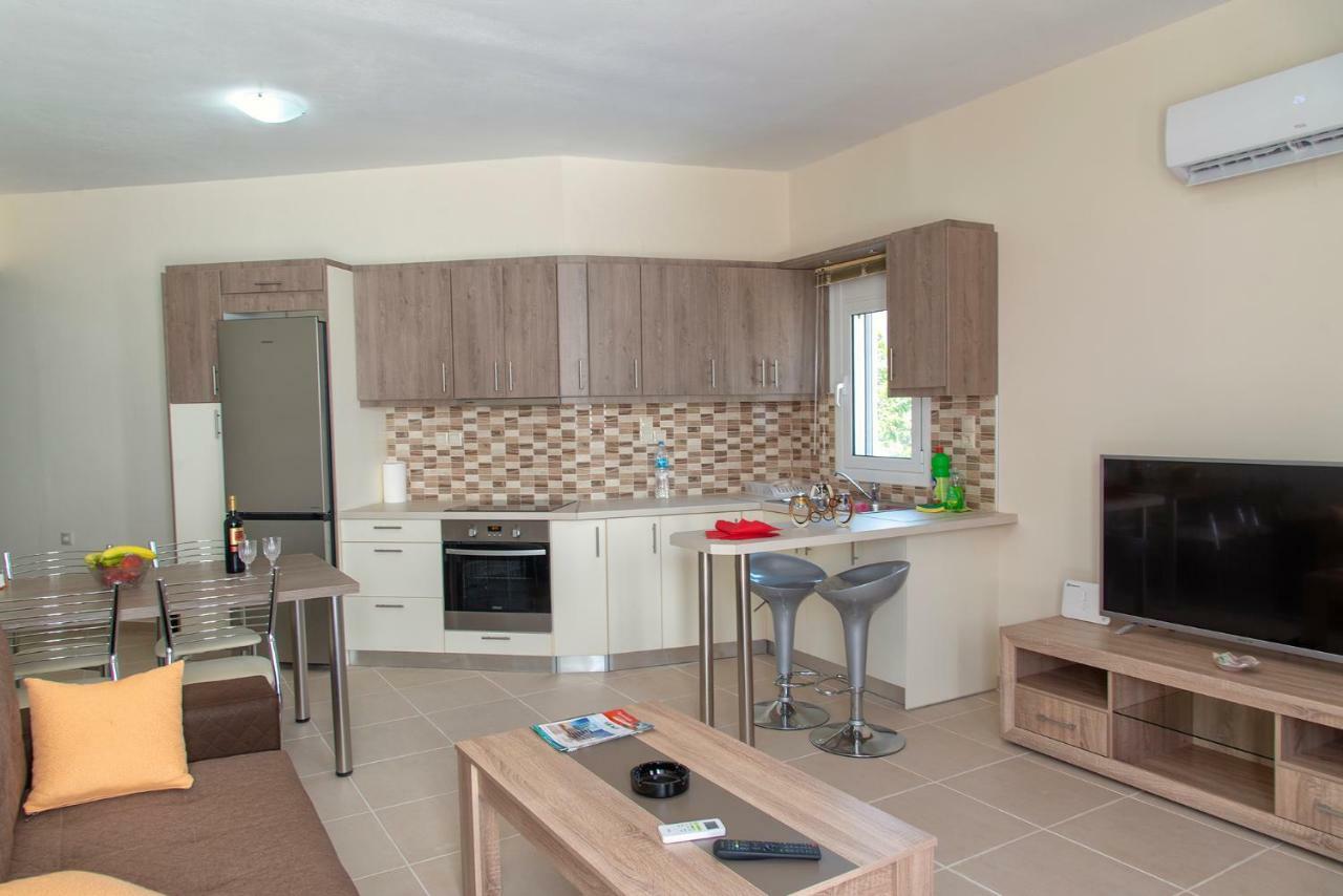 Lazaros Home ปาเลกาสตรอน ภายนอก รูปภาพ